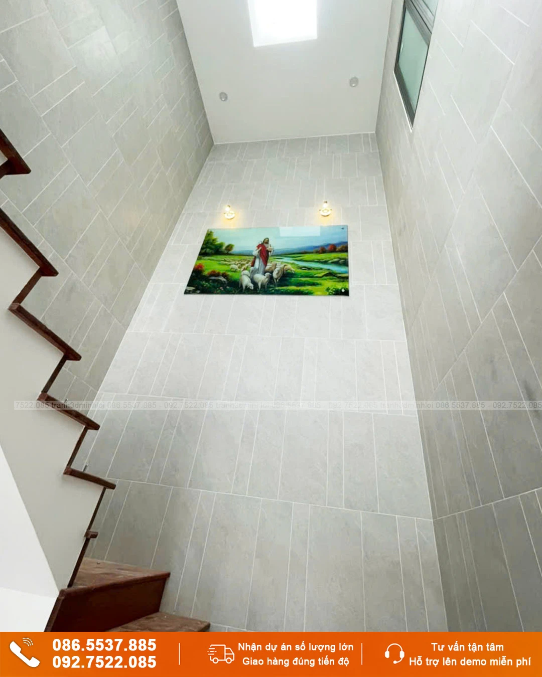 Tranh kính mẫu Chúa Giêsu ốp tường lối lên cầu thang