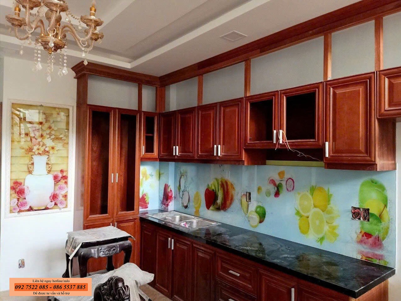 Thi công lắp đặt kính ốp bếp